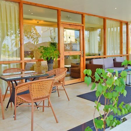 Crystal Beach Inn Мале Екстериор снимка