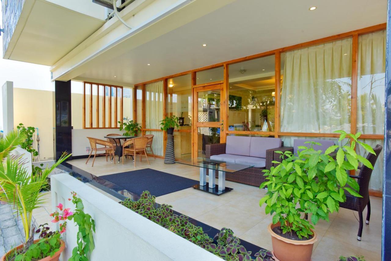 Crystal Beach Inn Мале Екстериор снимка