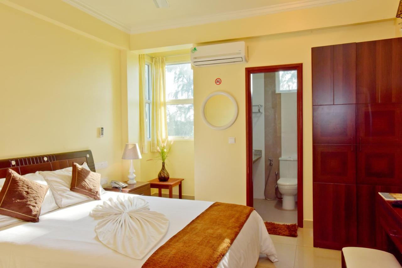 Crystal Beach Inn Мале Екстериор снимка