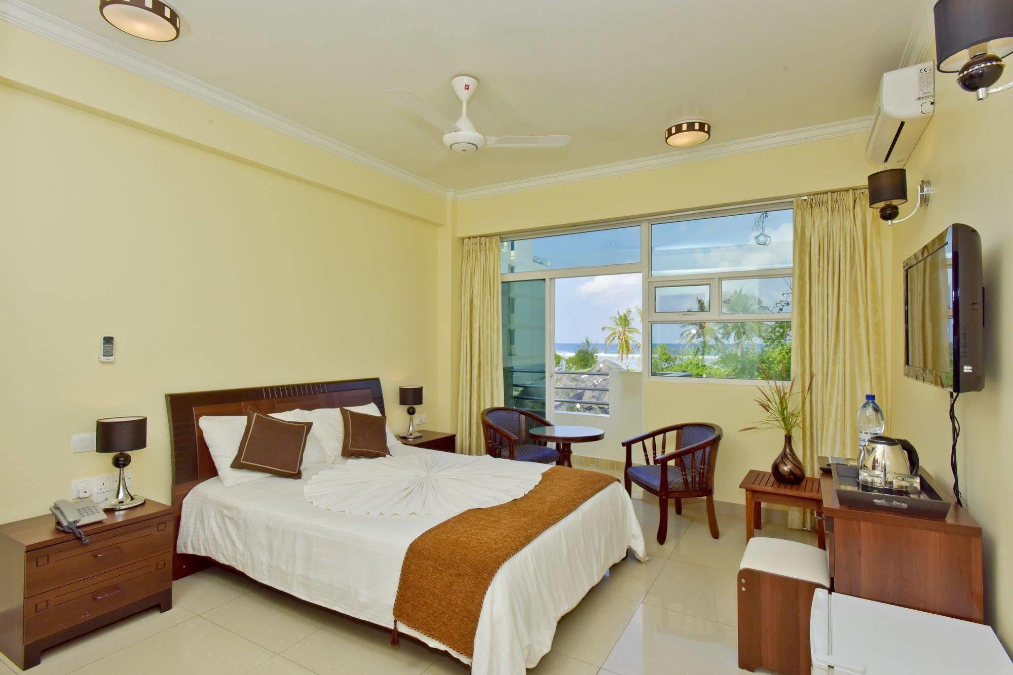 Crystal Beach Inn Мале Екстериор снимка