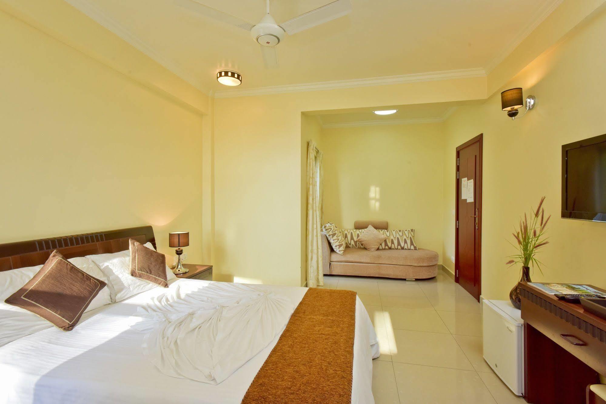 Crystal Beach Inn Мале Екстериор снимка